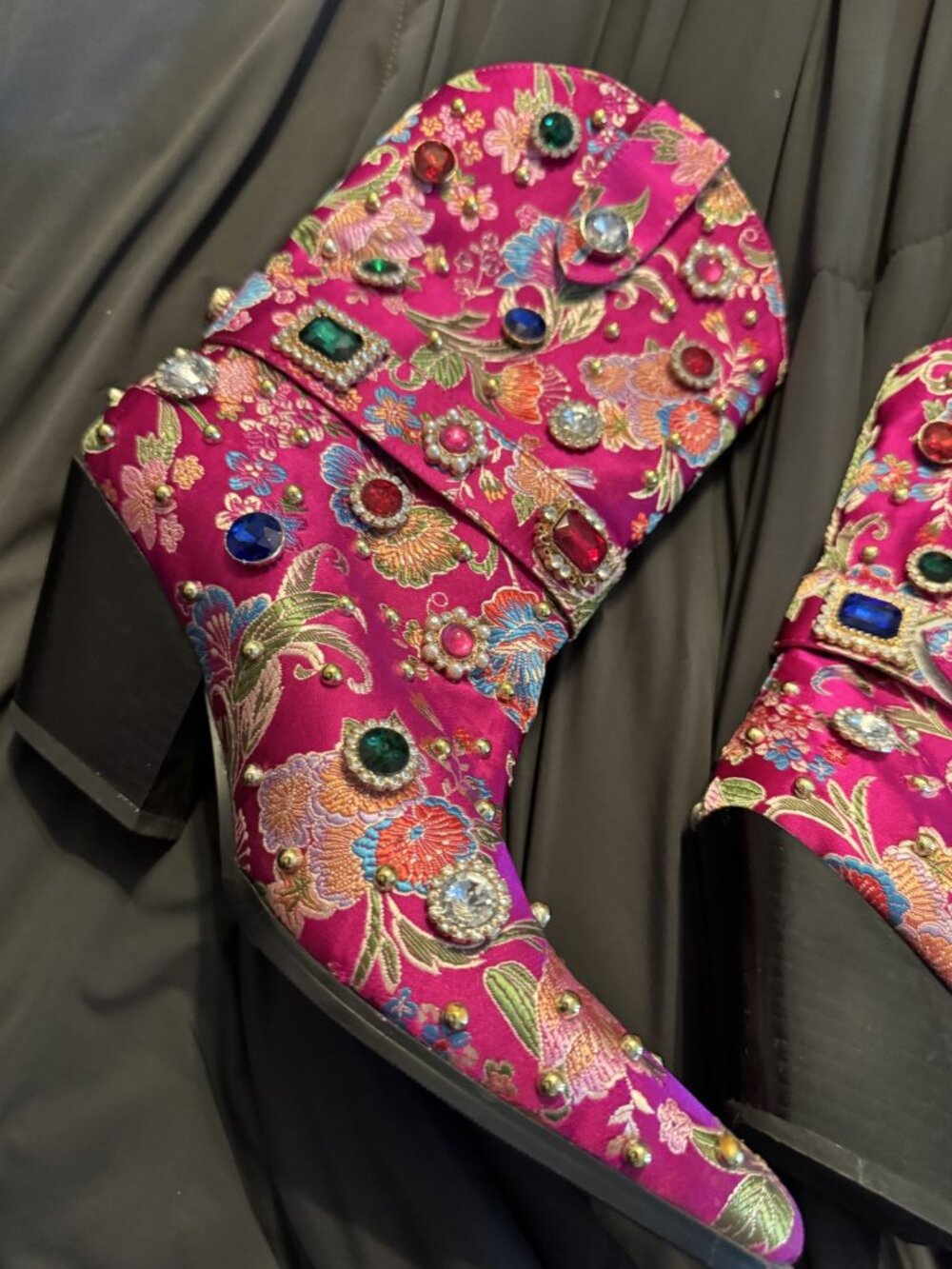 Like new Azalea Wang Size 7.5 Pink Embroidered Floral Jeweled Western Boots - Picture 5 of 7